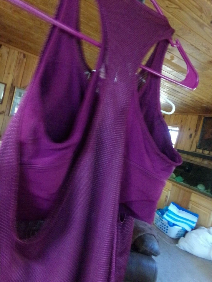 LuLuLemon Athletica Tank With Bra (Womens Size 6) maroon - Image 4 of 4