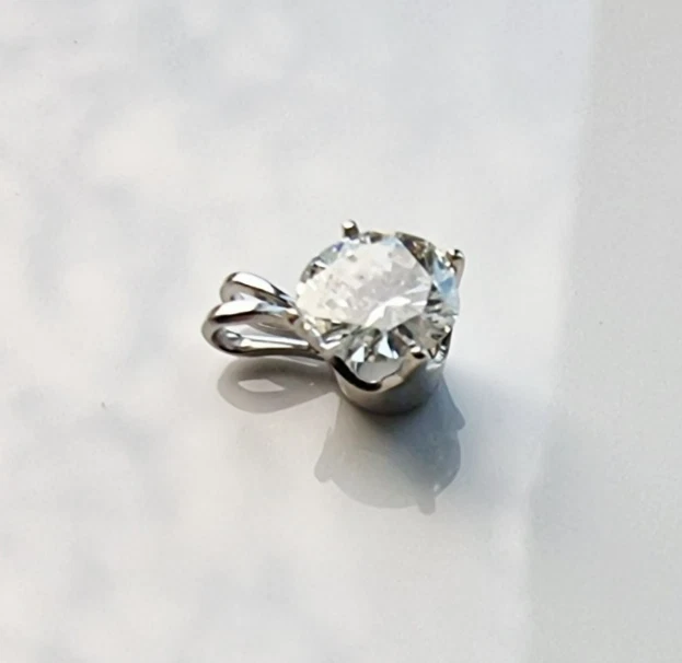 COLGANTE SOLITARIO DIAMANTE 0,65 CT ORO BLANCO 14K REDONDO NATURAL 5,94 MM Foto 4 de 4