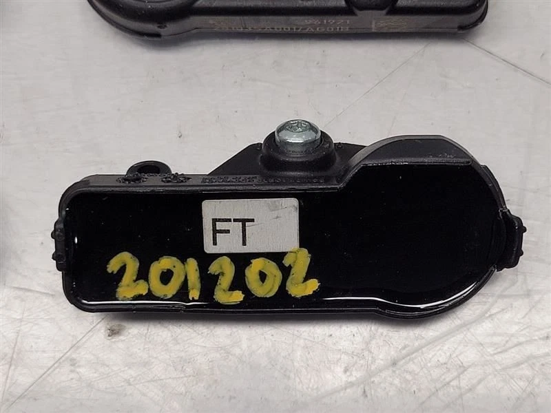 2009 Subaru Legacy Outback Tire Pressure Monitor Sensors (4) - Image 3 of 4