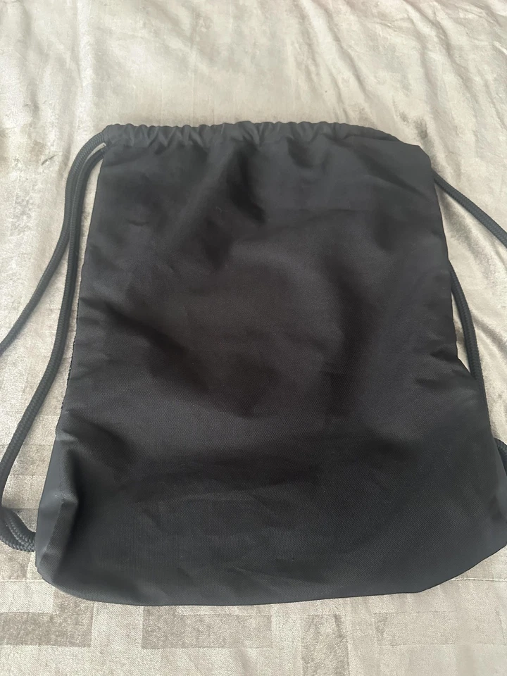 Mochila Adidas com cordão para academia preta 3 listras bolsos de malha bolsa logotipo esportivo - Imagem 2 de 4
