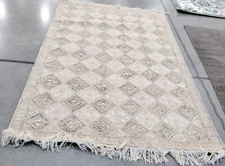 IVORY / SAGE 5' X 8' Back Stain Rug, Reduced Price 1172759533 IKT803B-5