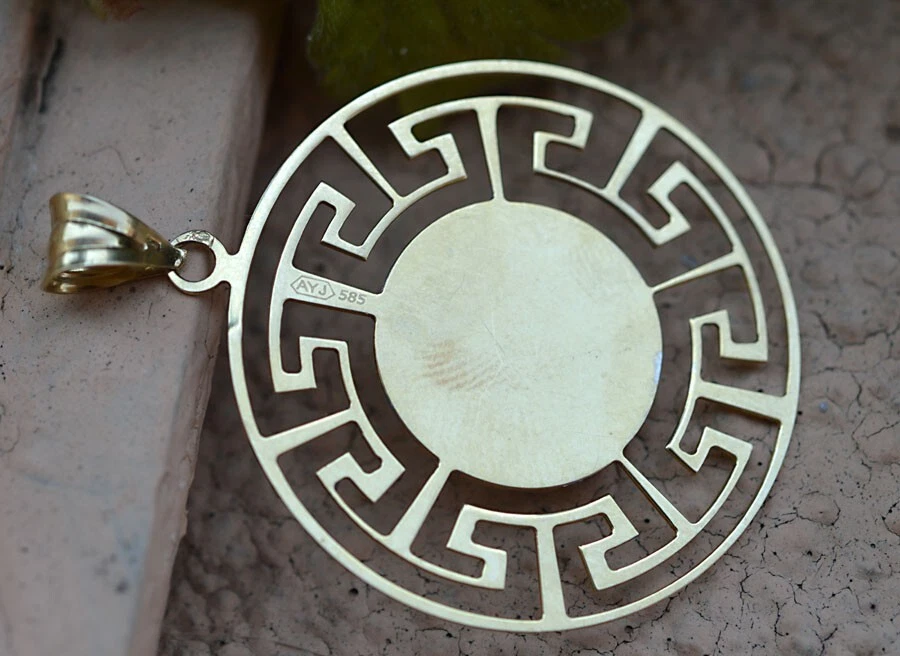 Versace Gelbgoldanhaenger 2.23Gr. 14Kt.mit Stempel 585 - Bild 2 von 4