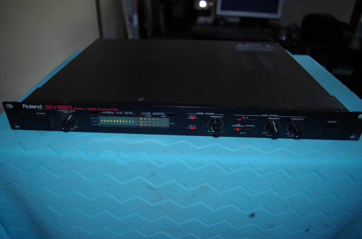 Roland SN-550 DIGITAL NOISE ELIMINATOR