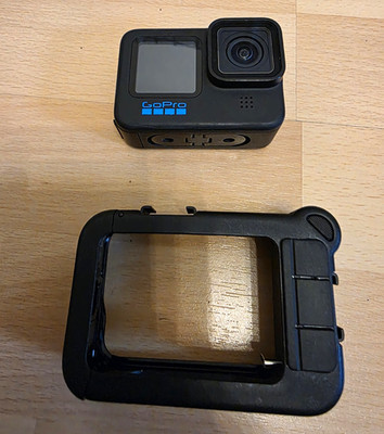 GoPro HERO11 Black Actionkamera + 4 Akkus, + Viel Zubehör, Mediamod