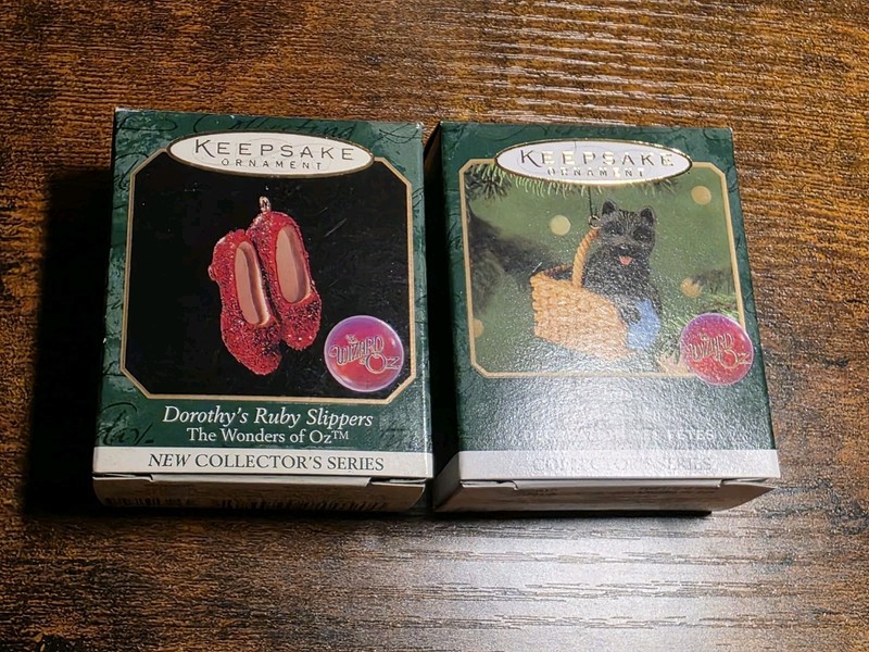 2001 Hallmark Keepsake Miniature Wizard of Oz Lot Toto Christmas Ornament
