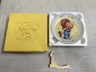 Vintage 1982 Avon Mothers Day Plate Little Things Mean A Lot With Box & Easel 5 
