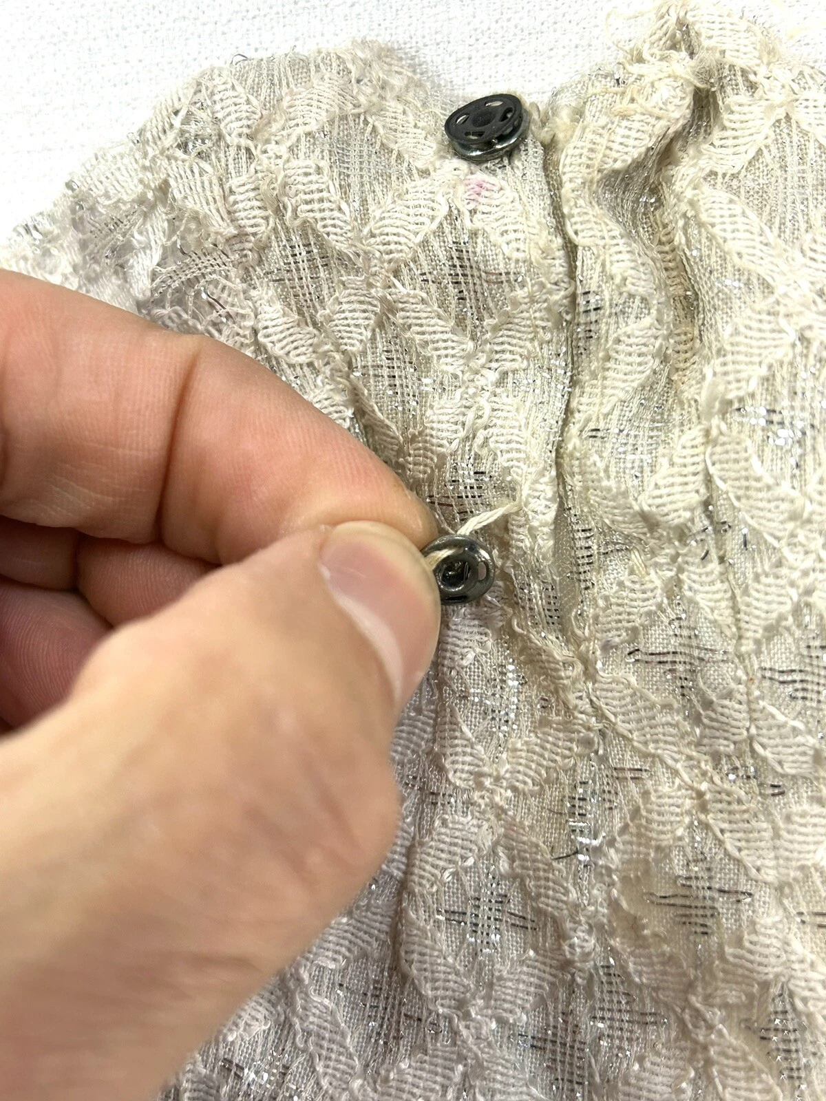 OFF WHITE Barbie bambola vintage vestito bianco sporco con bottone posteriore perlato