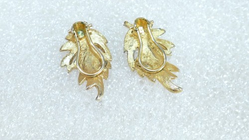 Vintage BSK Leaf Gold Tone Tetured Clip-On Earrings Some Wear - Picture 7 of 12
