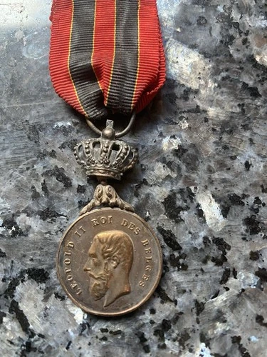 beautiful Belgian medal Leopold 2 Société Des Sauveteurs