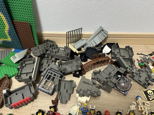 LEGO Minifigure Lot 100 Plus Vintage Castle Ninja Western Parts Bulk Set Japa - Picture 8 of 11