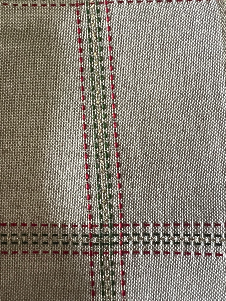 28 count Shenandoah- Christmas  Fabric- Size 55" by 33"- - Image 3 of 4