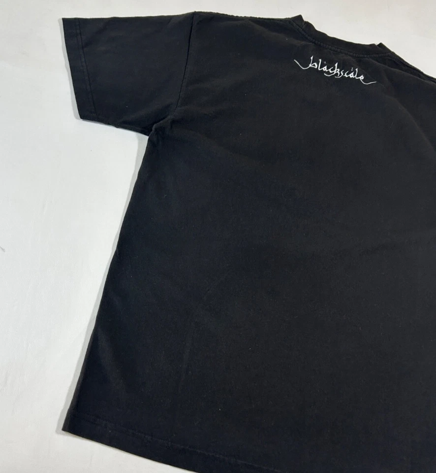 Camiseta masculina gráfica em escala preta feita nos EUA tamanho grande - Imagem 4 de 4