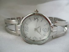 Watch Silver Toned Round Face Modern Sleek Minimalist WORKING