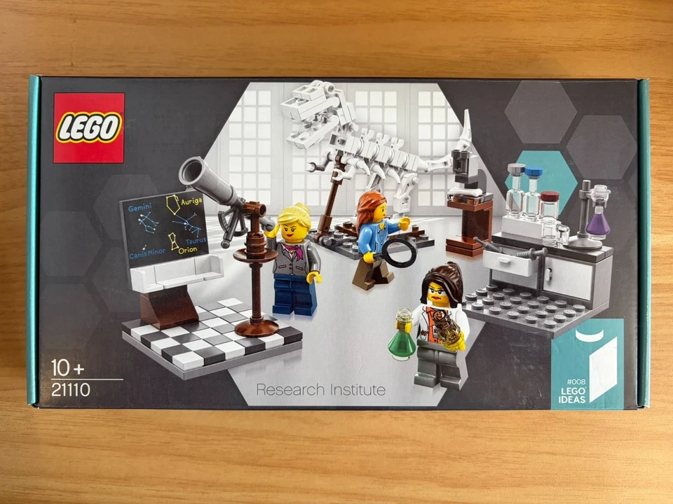LEGO Ideas 21110 Research Institute, Foto 1 von 2