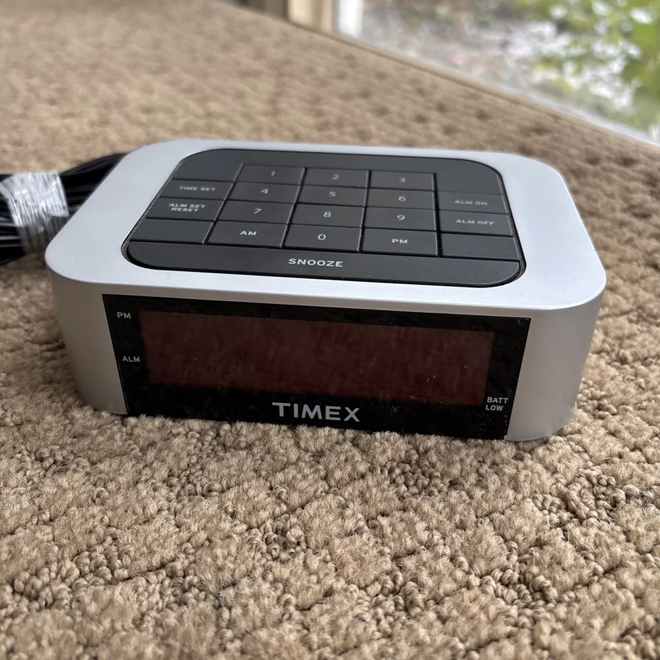 Timex T123S Red Numbers LED Alarm Clock Digits Retro Style Silver Classic - Image 2 of 4