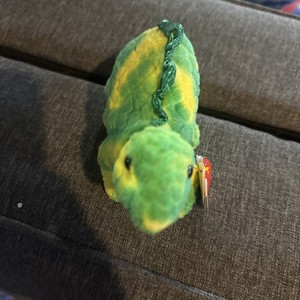 Ty Beanie Baby 9 inch Rainbow The Iguana Chameleon Toy