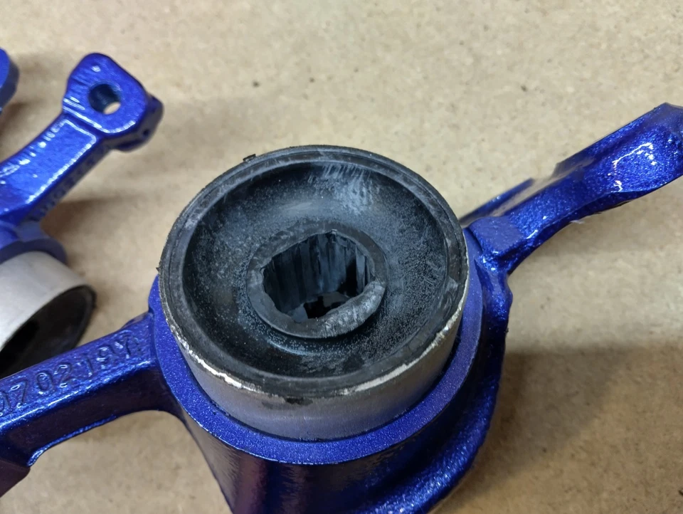 Boccole in gomma temprata braccio inferiore anteriore Hardrace adatte a Mini F54/F55/F56/F57/F60 - Immagine 2 di 4