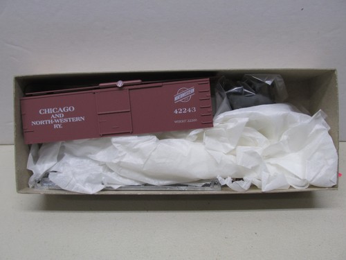 ROUNDHOUSE~ CHICAGO NORTHWESTERN 36' O/T BOX CAR # 42243~ KIT~ ESCALA HO | Zustand: New