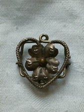 Bijou ancien : coulant , coulisseau de sautoir , fleur , cœur.