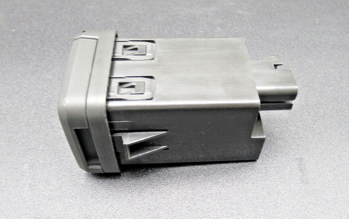 OEM Volvo Mack 22529875 Dual Charge USB Socket *BRAND NEW* | eBay 