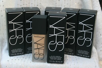 NARS All Day Luminous Weightless Foundation 30 ml Farbton wählbar