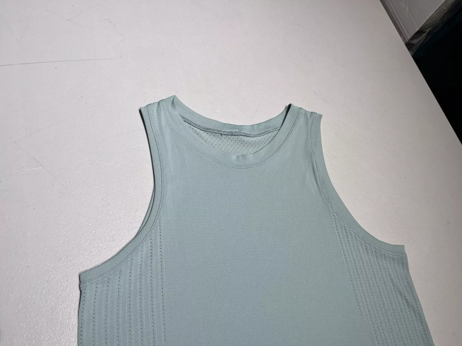 lululemon train to be gym yoga athletic shirt