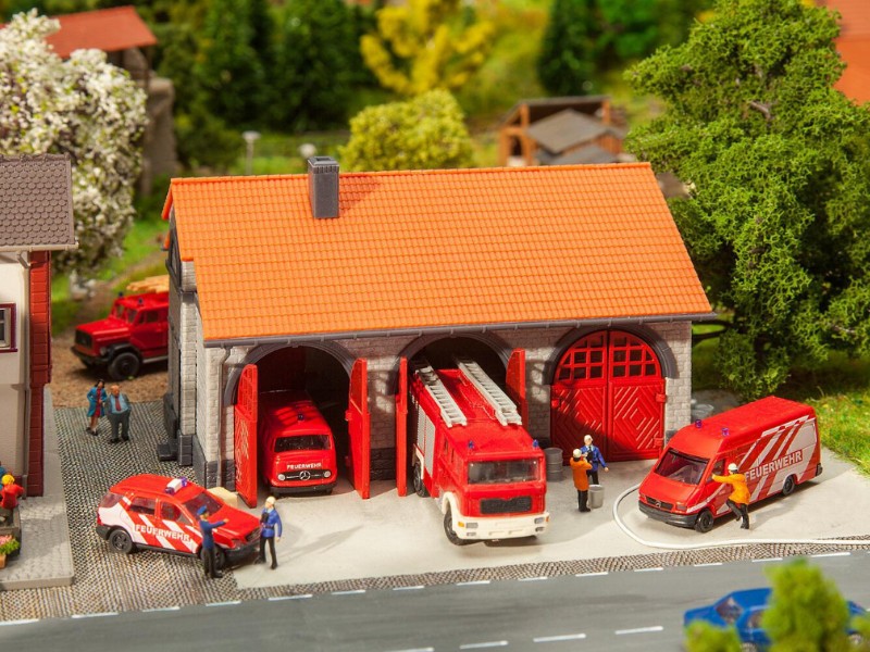 Caserne de pompiers FALLER 222209 architecture fine échelle N 1/160 de collection