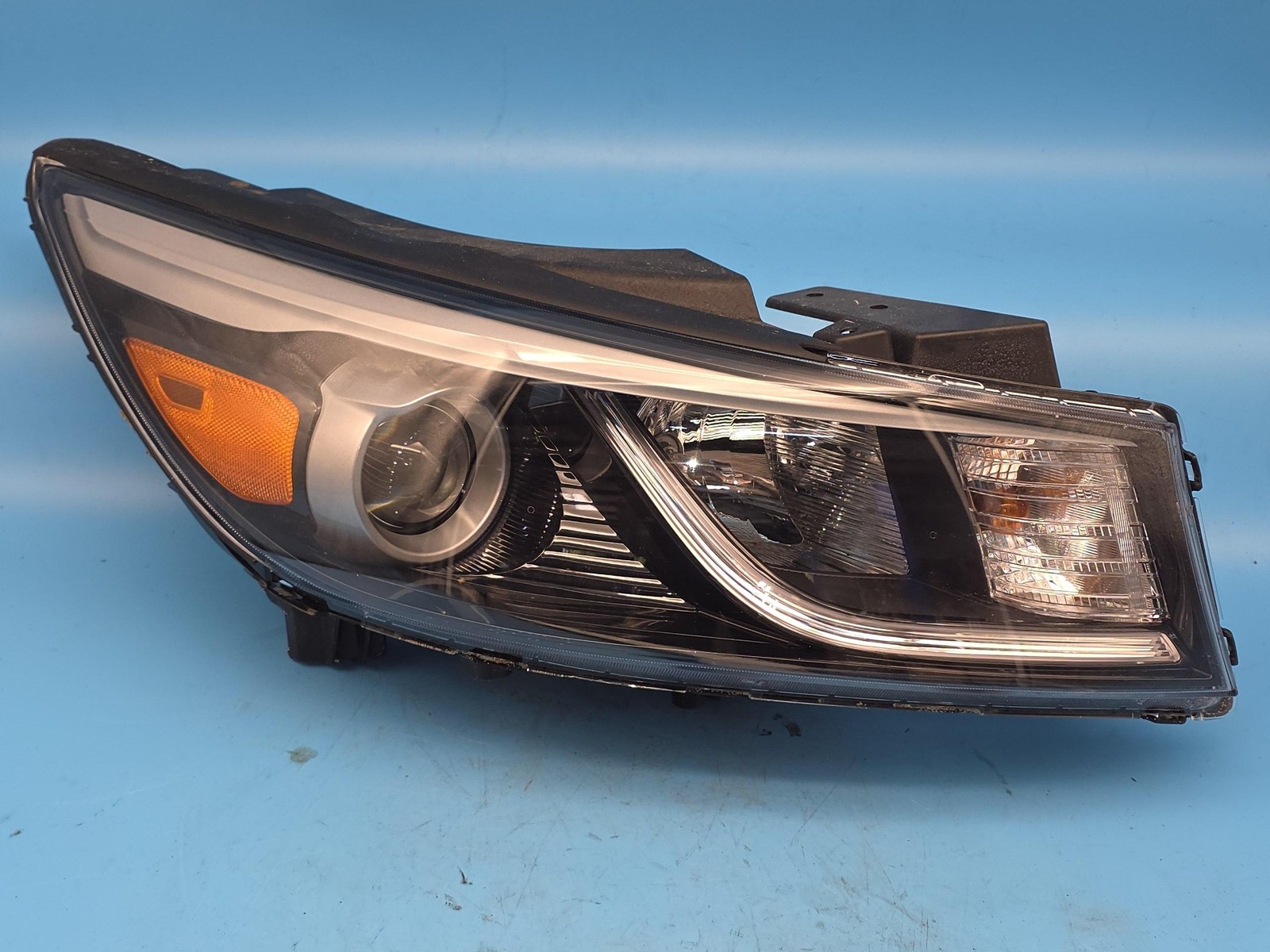 2015-2018 Kia Sedona Right Projector Headlight Aftermarket