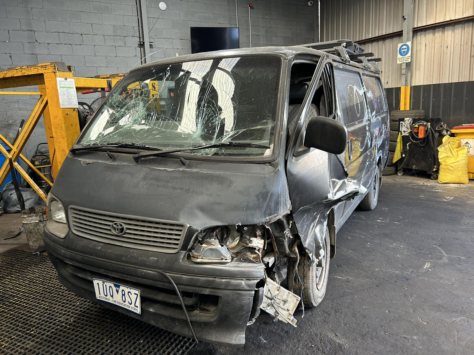 Toyota Hiace Tail Gate RZH 11/1989-12/2004 - thumbnail 8