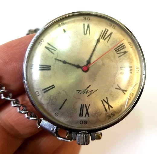 SOVIET RUSSIAN USSR VINTAGE POCKET WATCH LUCH WORKING MECHANICAL RARITY - Image 4 of 4