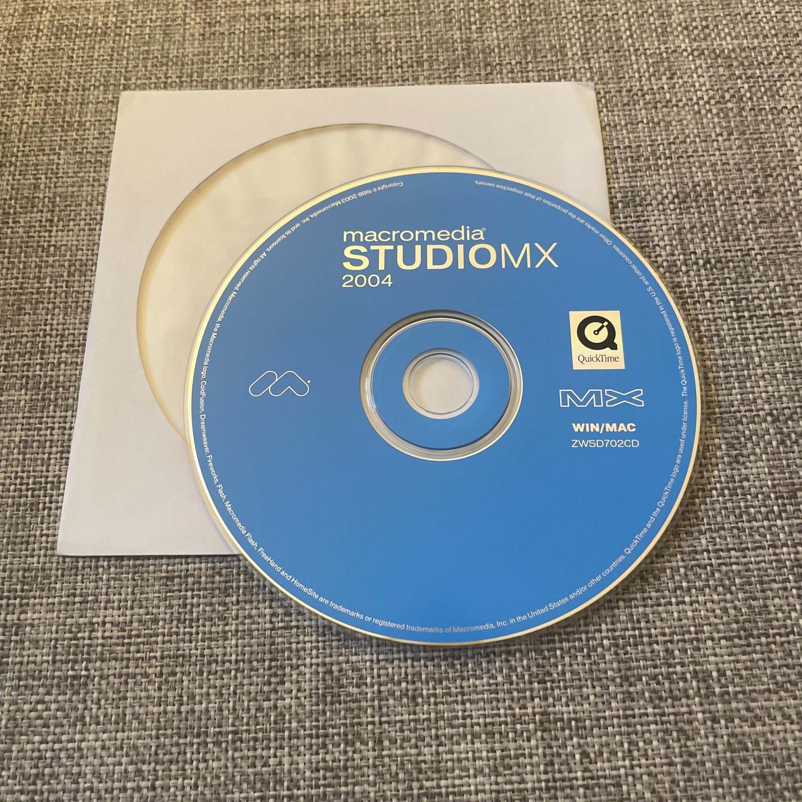 Macromedia Studio MX 2004 - Windows/MAC CD - With Serial Number