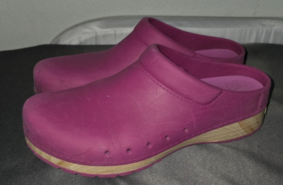 2025 Dansko Women s Kane Molded Fushia EVA Clog Size 42 EU /11.5-12  US