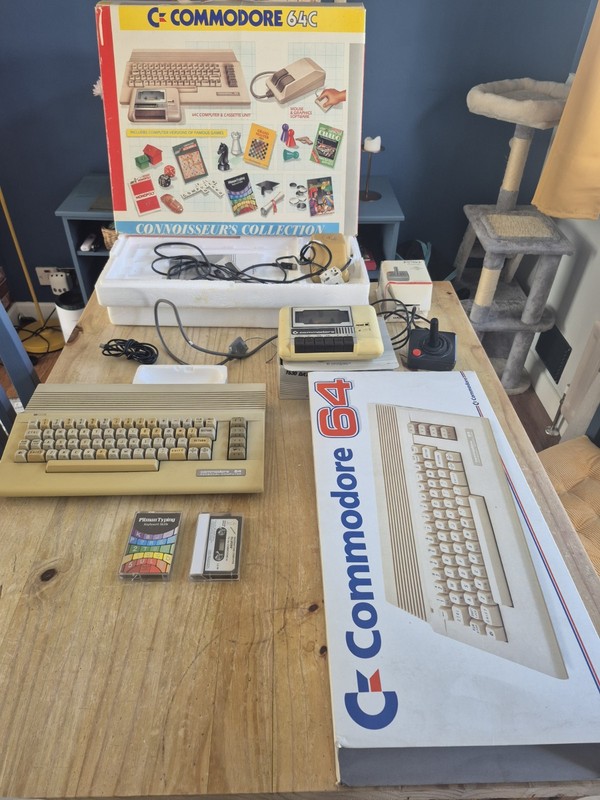 Commodore 64c Connoisseurs Collections, (please read description )