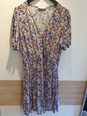 Kleid RESERVED Größe M mit Blümchen