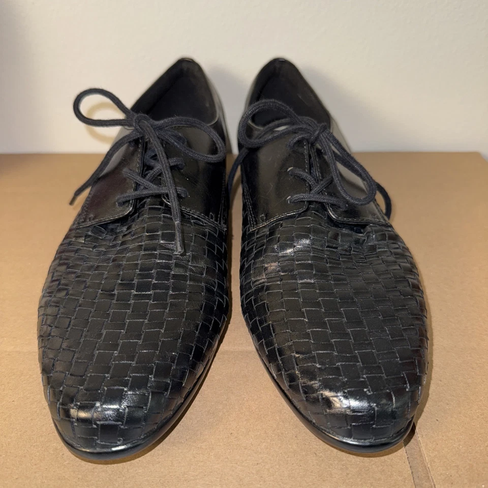 Mocasines Trotters Oxford Lizzie espiga cuero negro para mujer 13-estrechos Foto 2 de 4