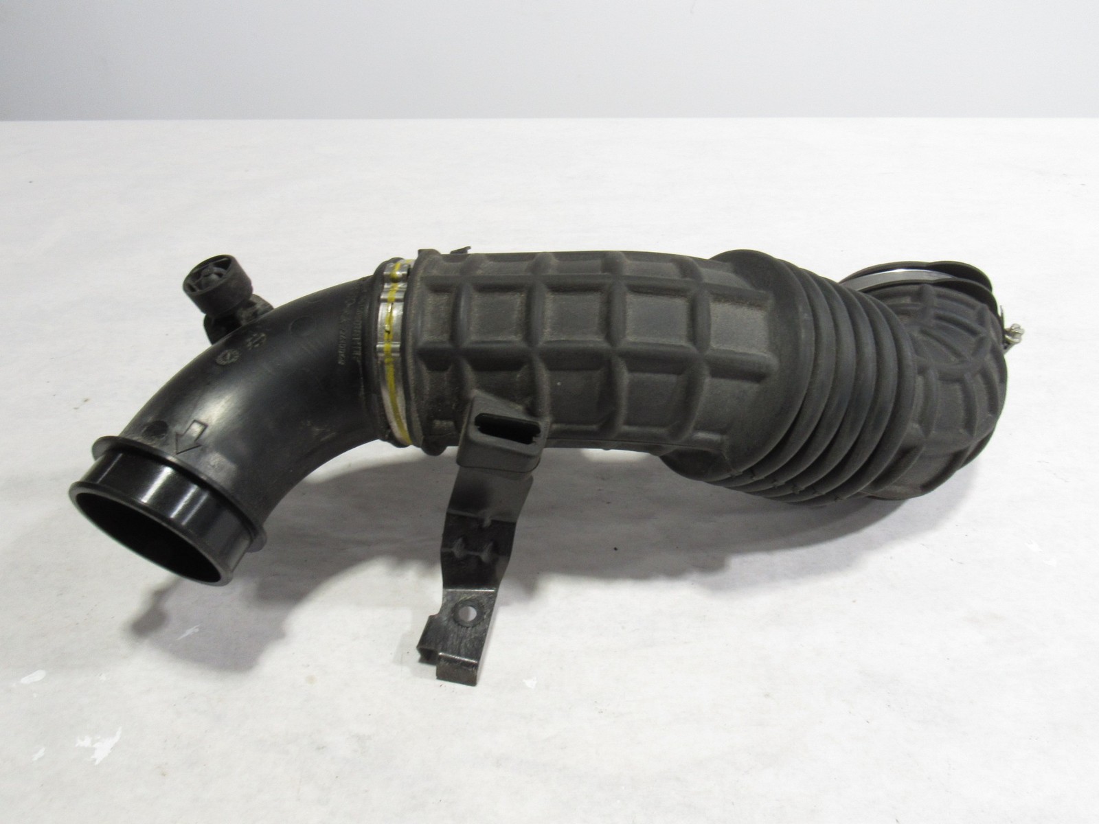 18-21 Aston Martin Vantage 2019 Right Air Cleaner Intake Duct Pipe Hose Line :O