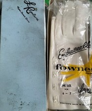 Vintage La Regale White Nylon Stretch Gloves with Delicate Buttons