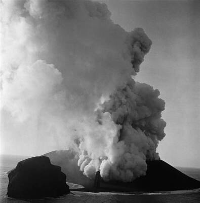 The Cloud of Volcano Capelinhos Eruption Azores Portugal 1958 Old Photo 2