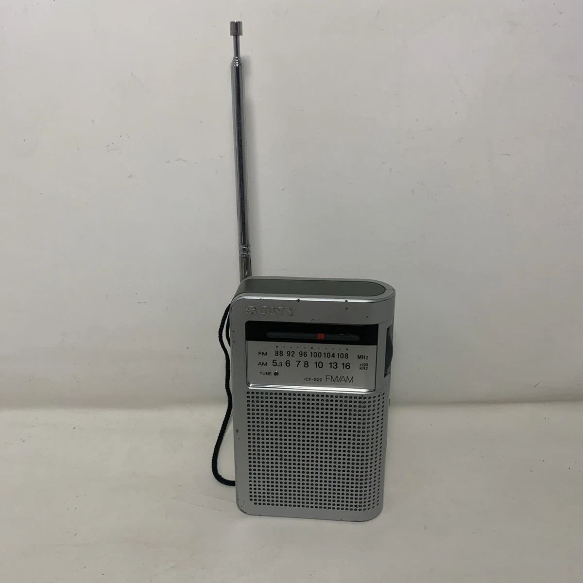 RADIO PORTABLE FM/AM Sony ICF-M260L / worldwide shipping EUR 65,00