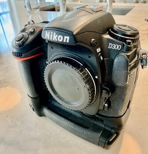 Nikon D300 DSLR Camera w/ Batt Grip Charger w 32GB CF Memory Card, Great Shape