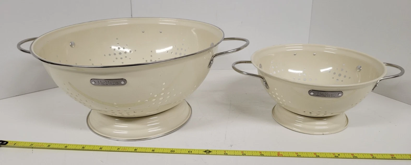 Set of 2 BeFare Beige Enamel Metal Colanders w/Pedestal Base & Side Handles
Opens in a new window or