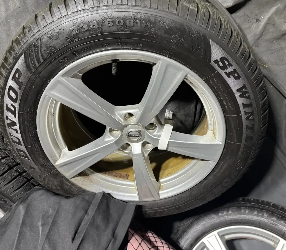 Orig. Volvo XC90 II 18 Zoll Alufelgen mit Winterräder 235/60R18   31423515 - Bild 4 von 4