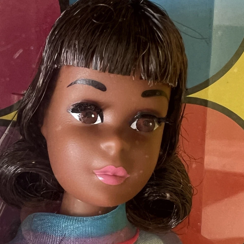 Barbie Signature Black Francie Reproduction 2022 Mattel - NRFB - Photo 2/4