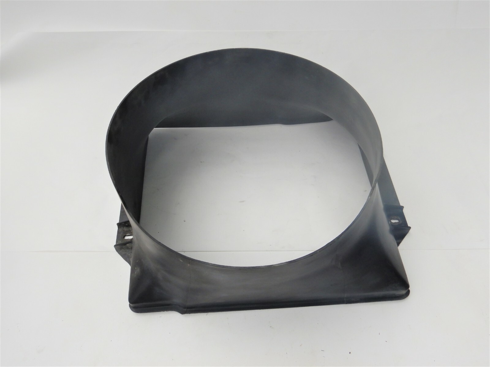 Jeep Wrangler YJ 8795 4 Cylinder 2.5 Cooling Fan Radiator Shroud