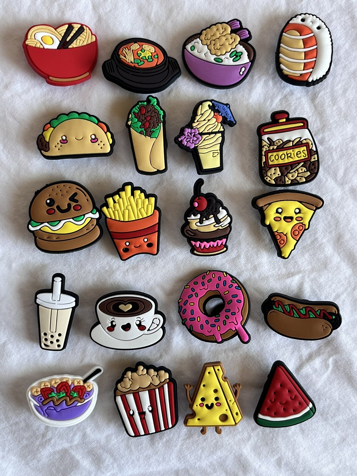 Juego de 20 lindos encantos de cocodrilo de comida Jibbitz - ramen, helado, hamburguesa, pizza, fruta