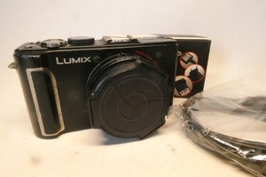 Panasonic Lumix DMC-LX3 (Leica D-Lux 4) 10MP Premium Compact & 8GB SD **READ**