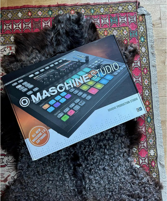 Native Instruments Maschine Studio black 22550 + Software