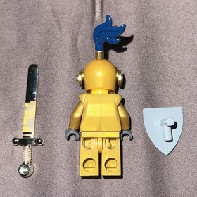 LEGO Castle Fantasy Era Gold Knight Minifigure cas415 Complete 7079 RARE