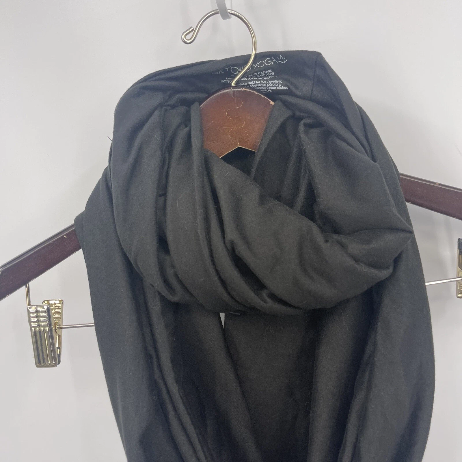 beyond-yoga infinity zip pocket yoga scarf 