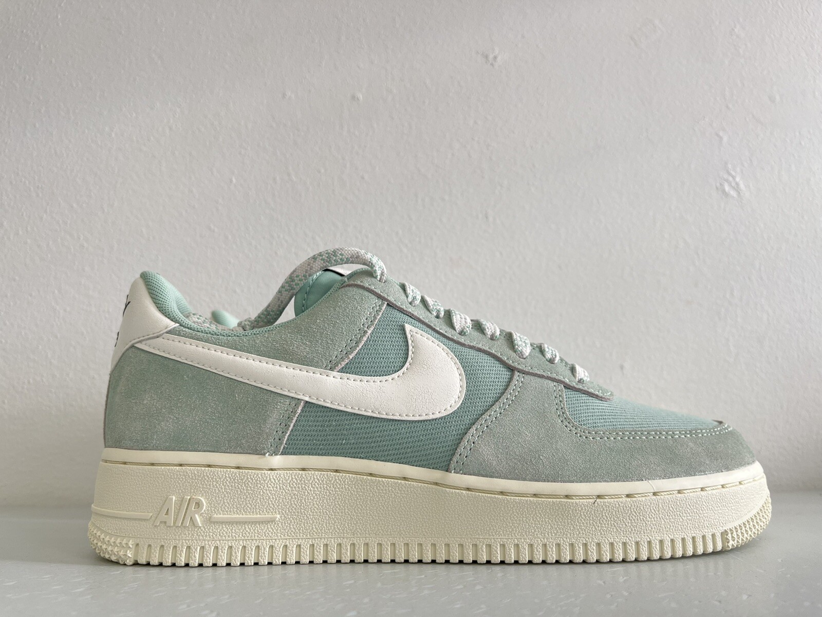 Nike Air Force 1 Low 07 LV8 Enamel Green Sail DO9801-300 Size 12